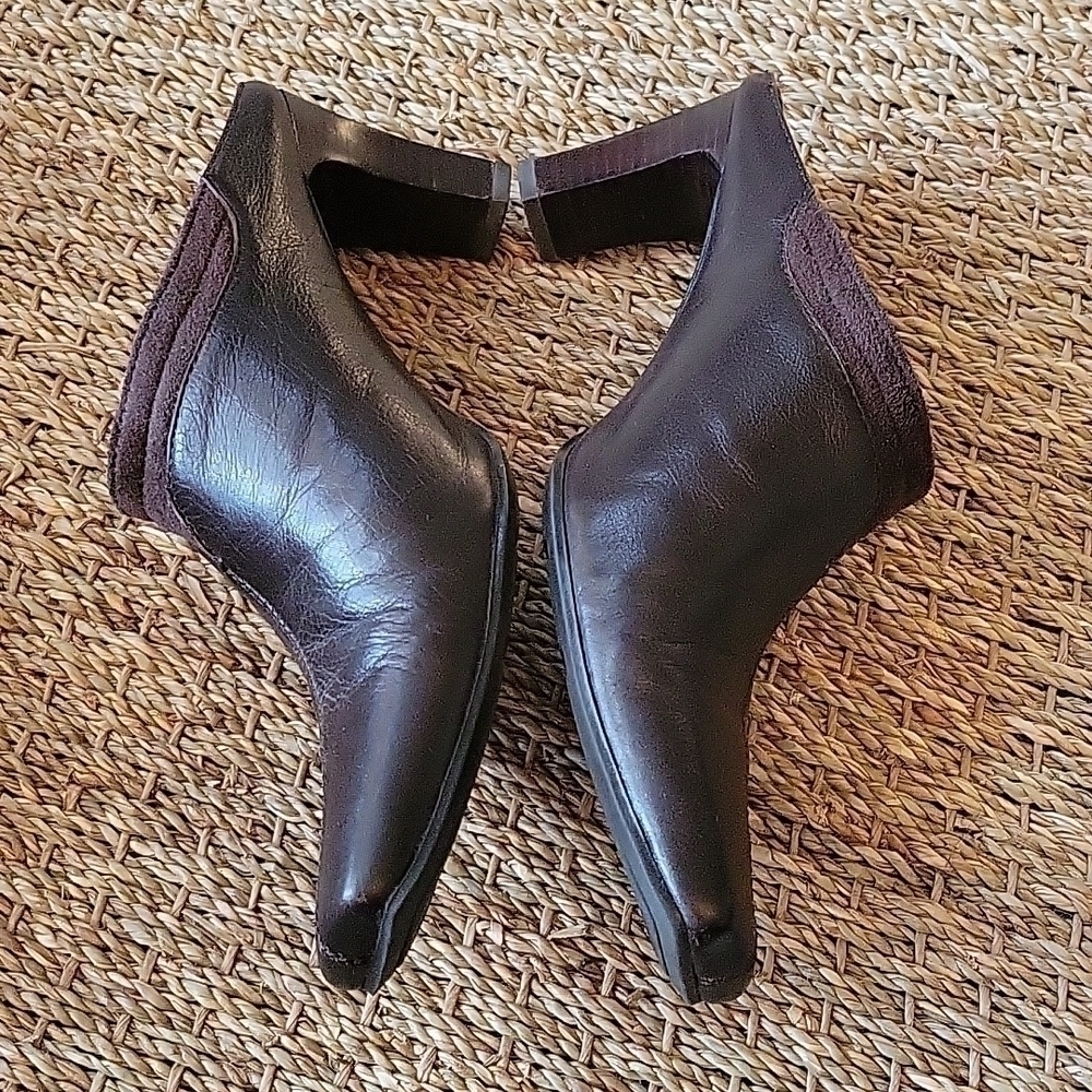 LIZ CLAIBORNE FLEX Dark Brown Slip On Leather Upper Heels. Size Is 6.5 M - Picture 5 of 8